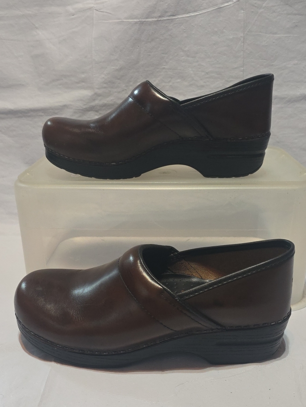 Dansko Professional Women's Brown Leather Closed Back Clogs EU 40